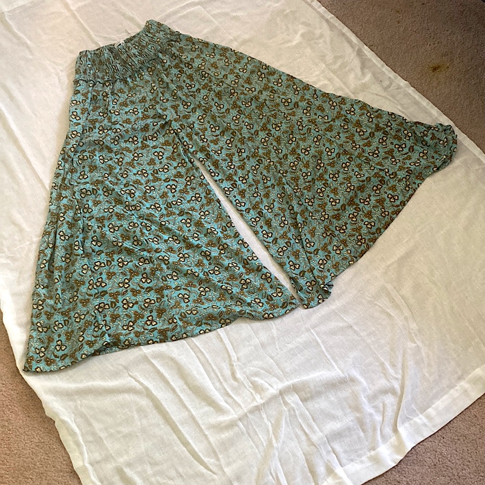 “Flowy pants”
